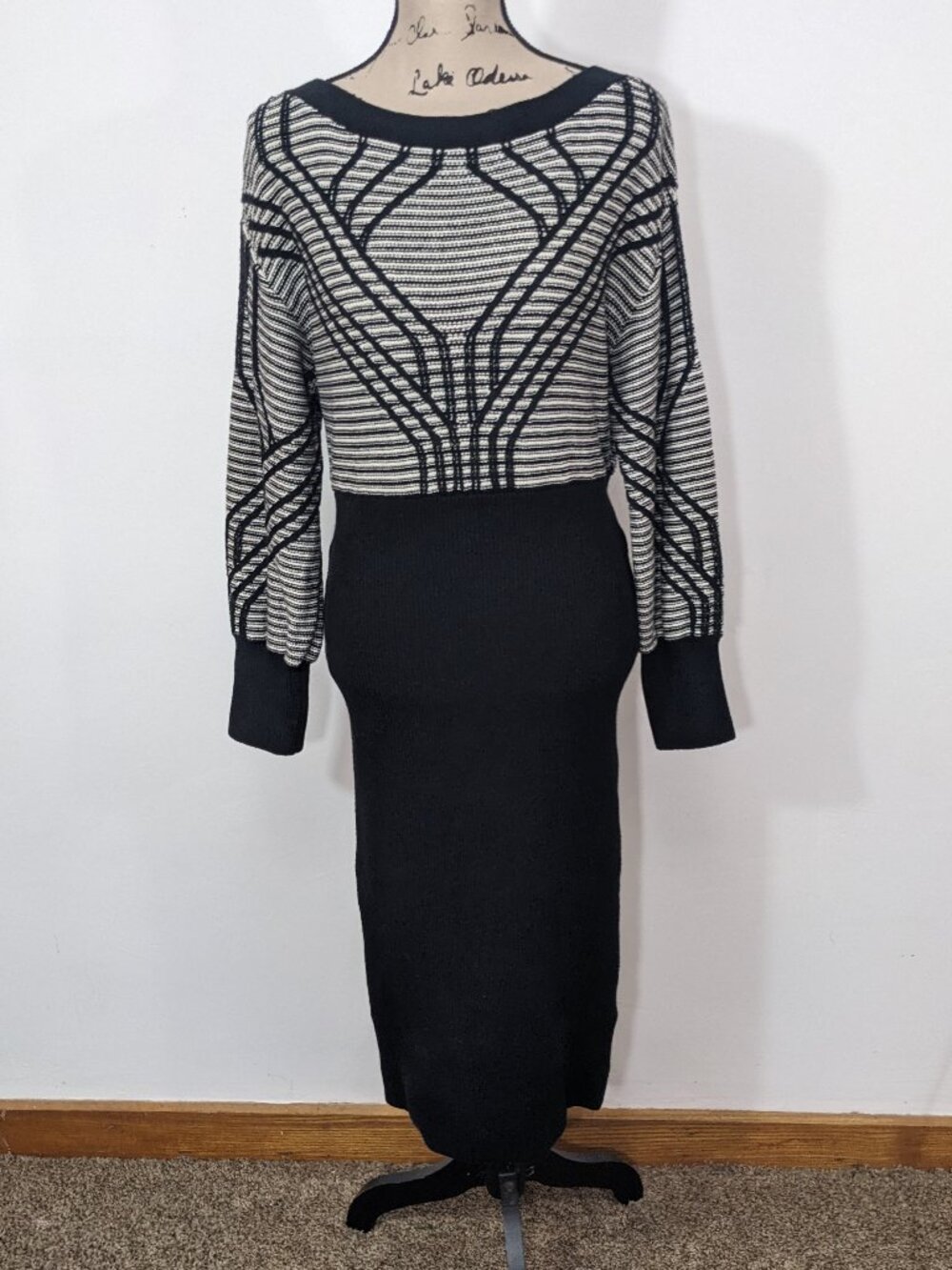 NWT Express Women Geometric Pattern Black White Ribbed Knit Midi Sweater Dress M
